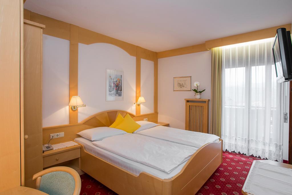 Hotel Alexandres Appiano Sulla Strada Del Vino Esterno foto